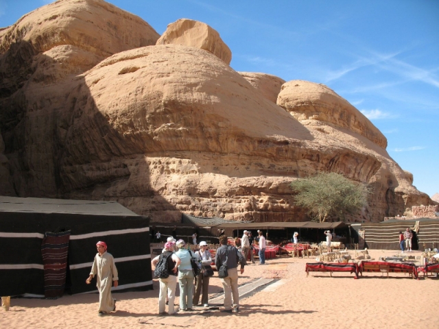 Accommodation in tents in Wadi Rum. Photo by Bgabel at wikivoyage shared.